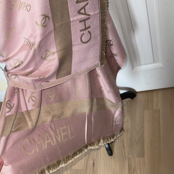 Pink and Gold Scarf - Picture 5 of 17